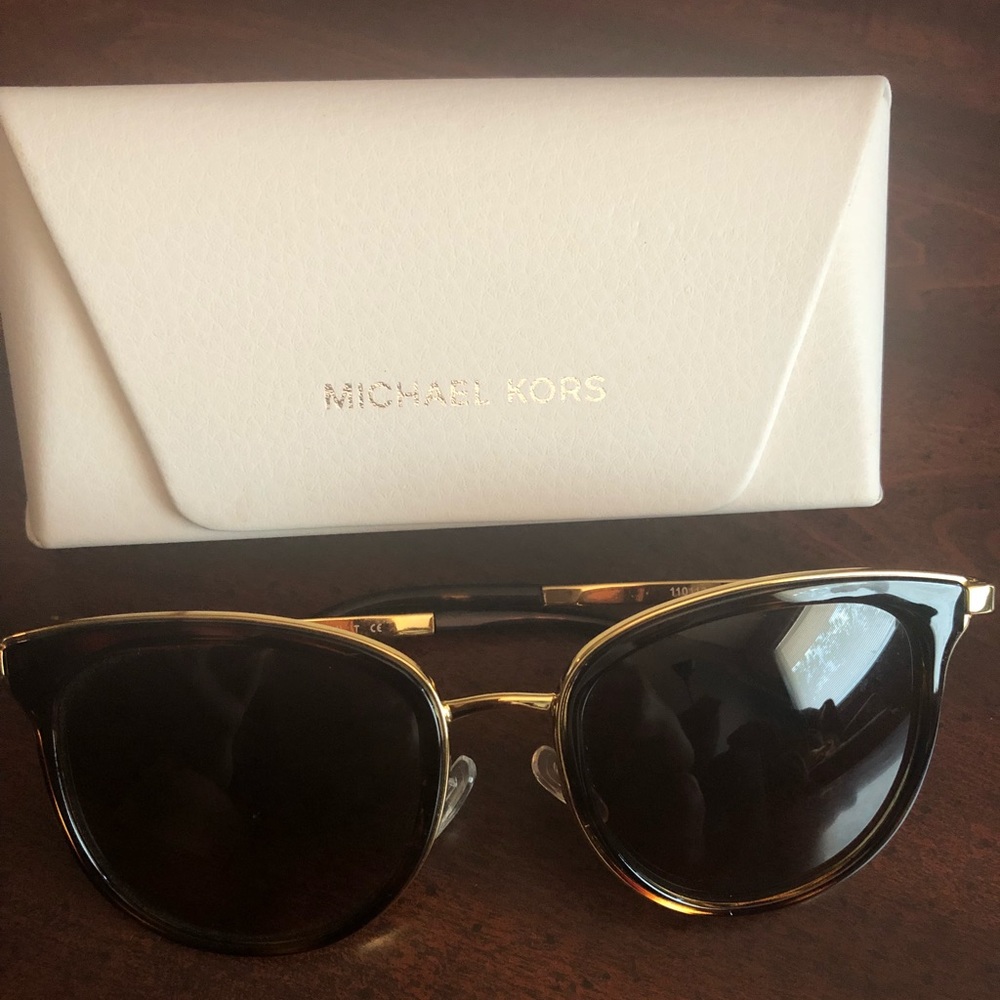 ⭐️ Michael Kors Sunglasses ⭐️